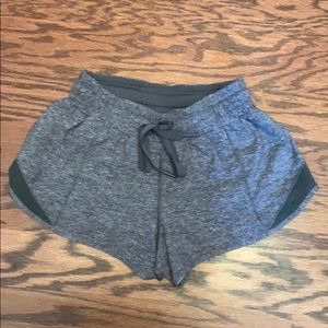 Lululemon Hotty Hot shorts size 2 (2.5 inseam)